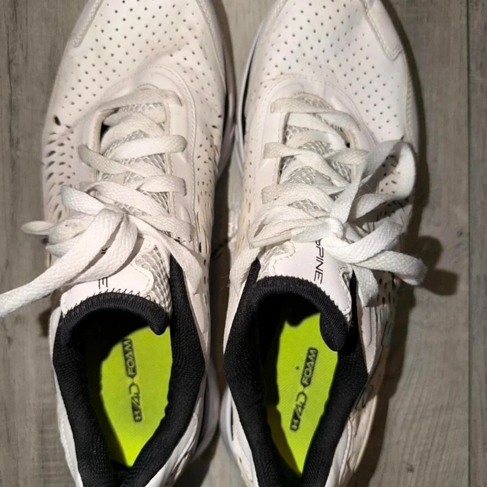 Under Armour white & black trainers men size 12‎